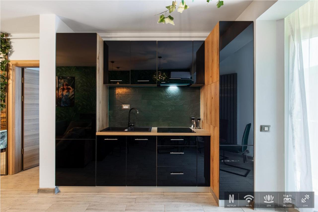 Excentric Apartament & Sea View By Alezzi Navodari Exterior photo