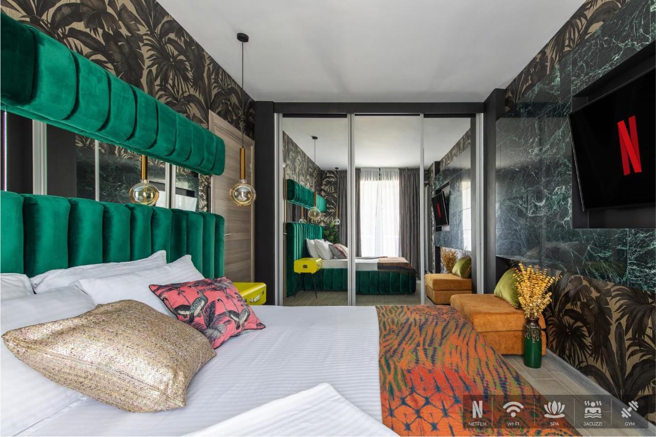 Excentric Apartament & Sea View By Alezzi Navodari Exterior photo