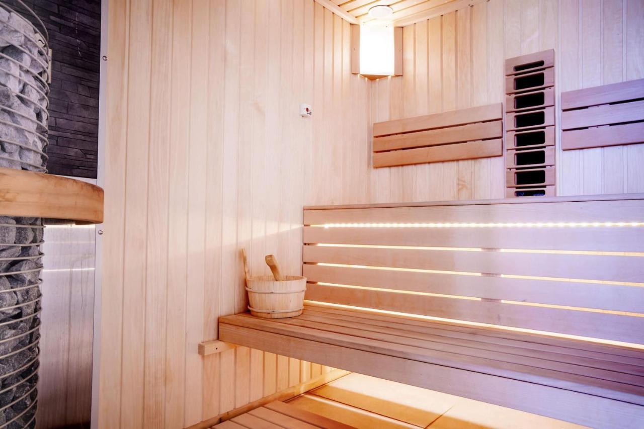 Excentric Apartament & Sea View By Alezzi Navodari Exterior photo